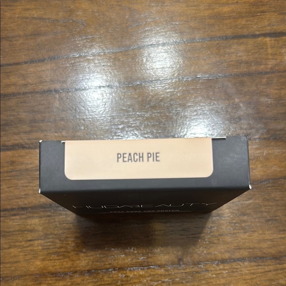 HUDA BEAUTY Easy Bake and Snatch Pressed Talc-Free Setting Powder - Picture 12 of 15